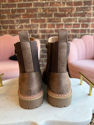 Don't Be Difficult Boots | Tan
