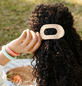 Soft Surf Medium Flat Round Hair Clip